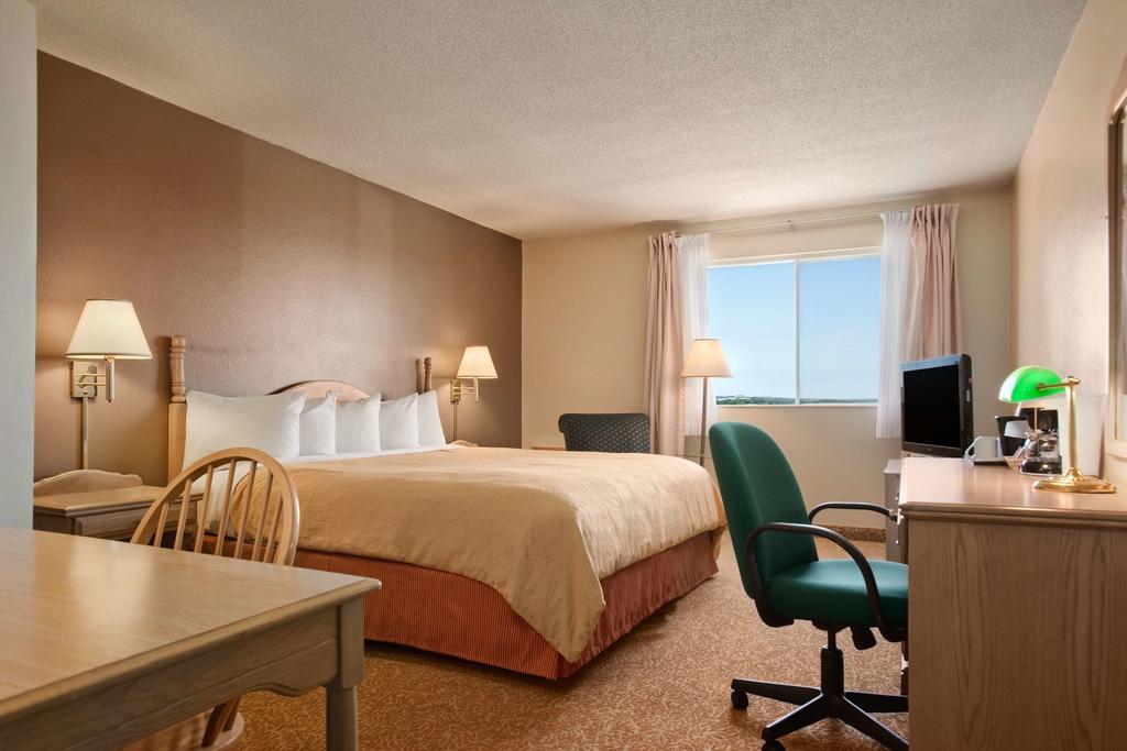 Country & Dartmouth Hotel Halifax