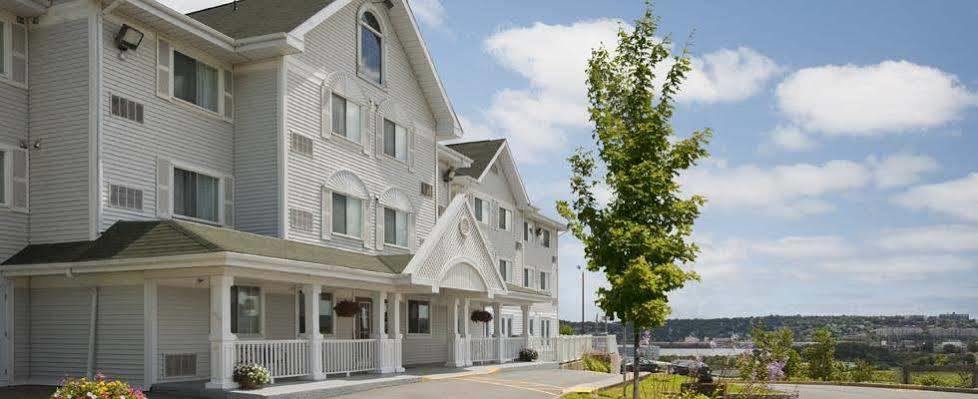 Country & Dartmouth Hotel