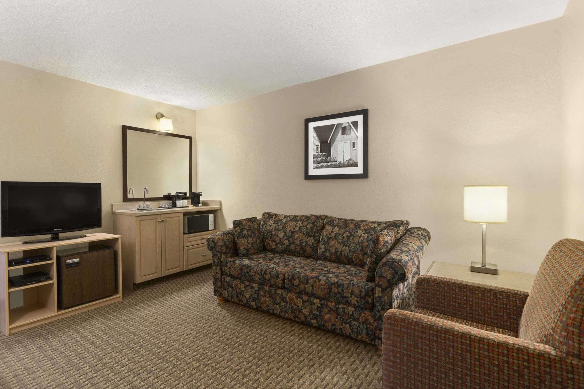 Hotel Country & Dartmouth Halifax