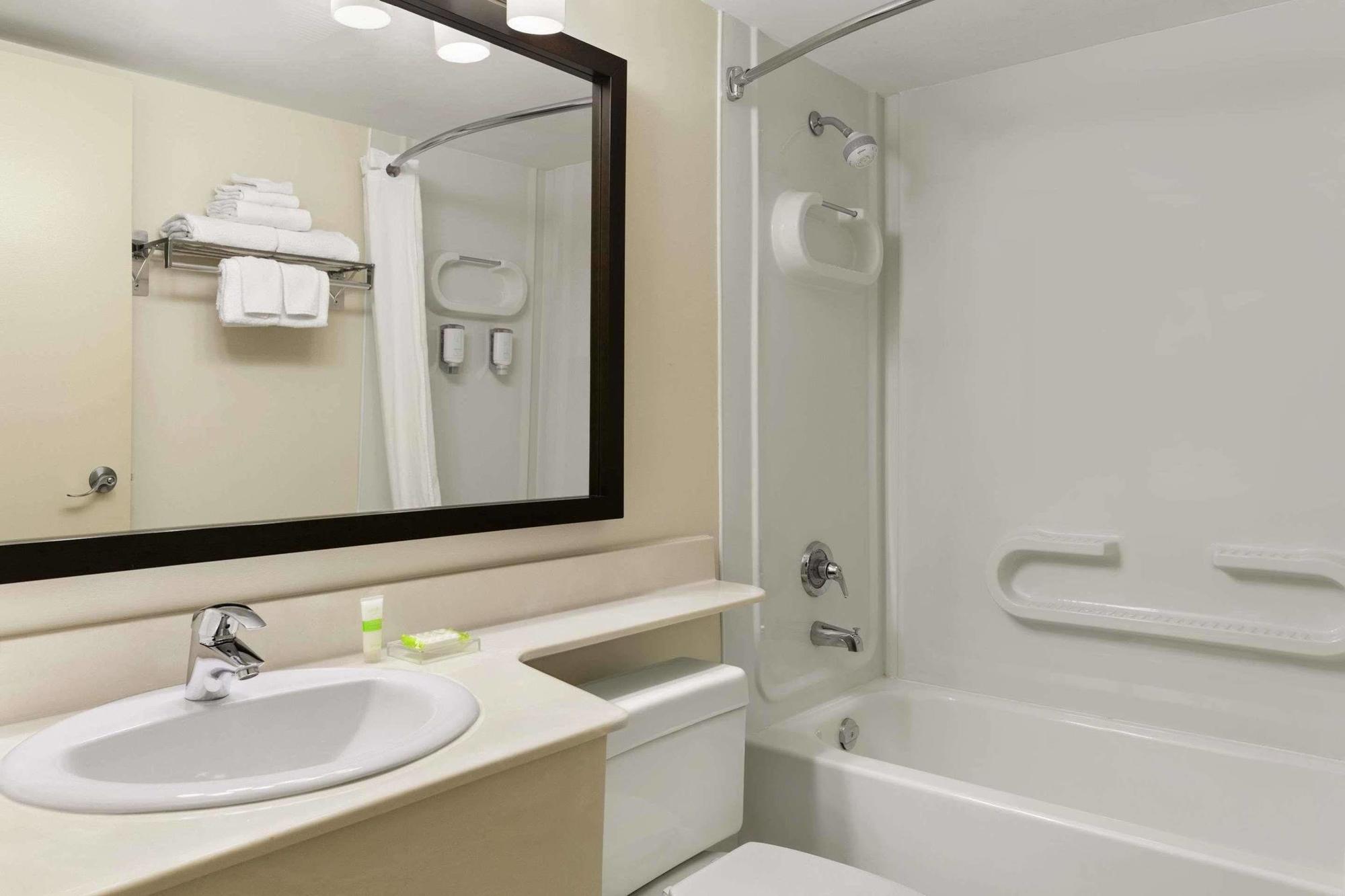 Hotel Country & Dartmouth 2*